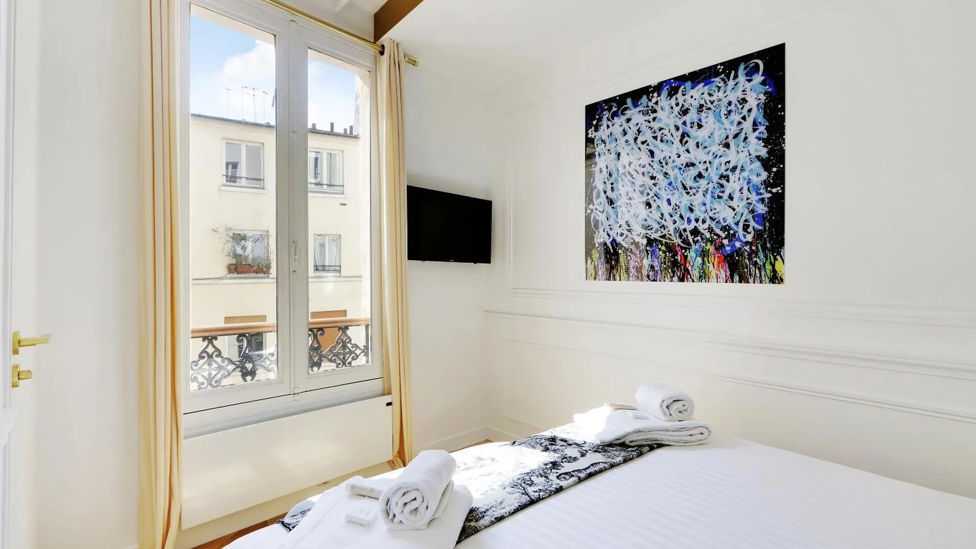 Pick A Flat'S Apartment On Rue Montorgueil Paris France